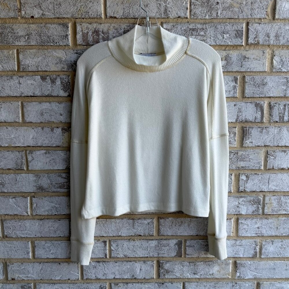 Michael Stars Long Sleeve Turtleneck Cream Gold Seams Sweater Size XS.